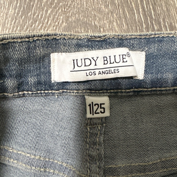 Judy Blue Jeans - Picture 2 of 4